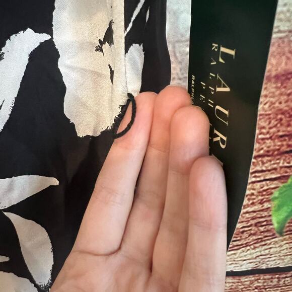 Lauren Ralph Lauren Silk Blouse Medium Petite Floral Black White Flutter Sleeves - Picture 7 of 7